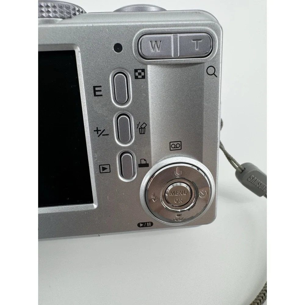 Samsung Digimax S800 8.1 Mega Pixels Digital Camera Silver Point in Original Box